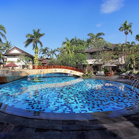 Lombok Raya Hotel Матарам Екстериор снимка