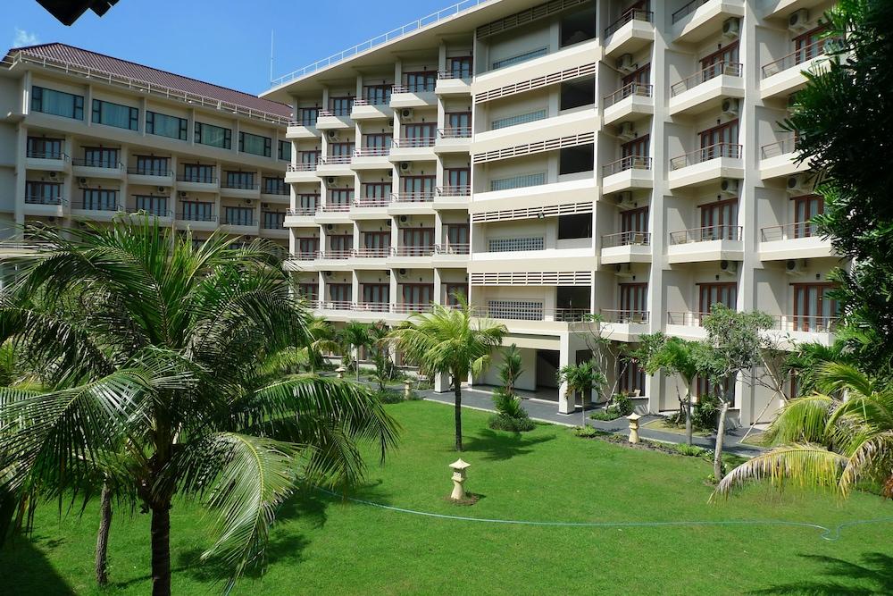 Lombok Raya Hotel Матарам Екстериор снимка