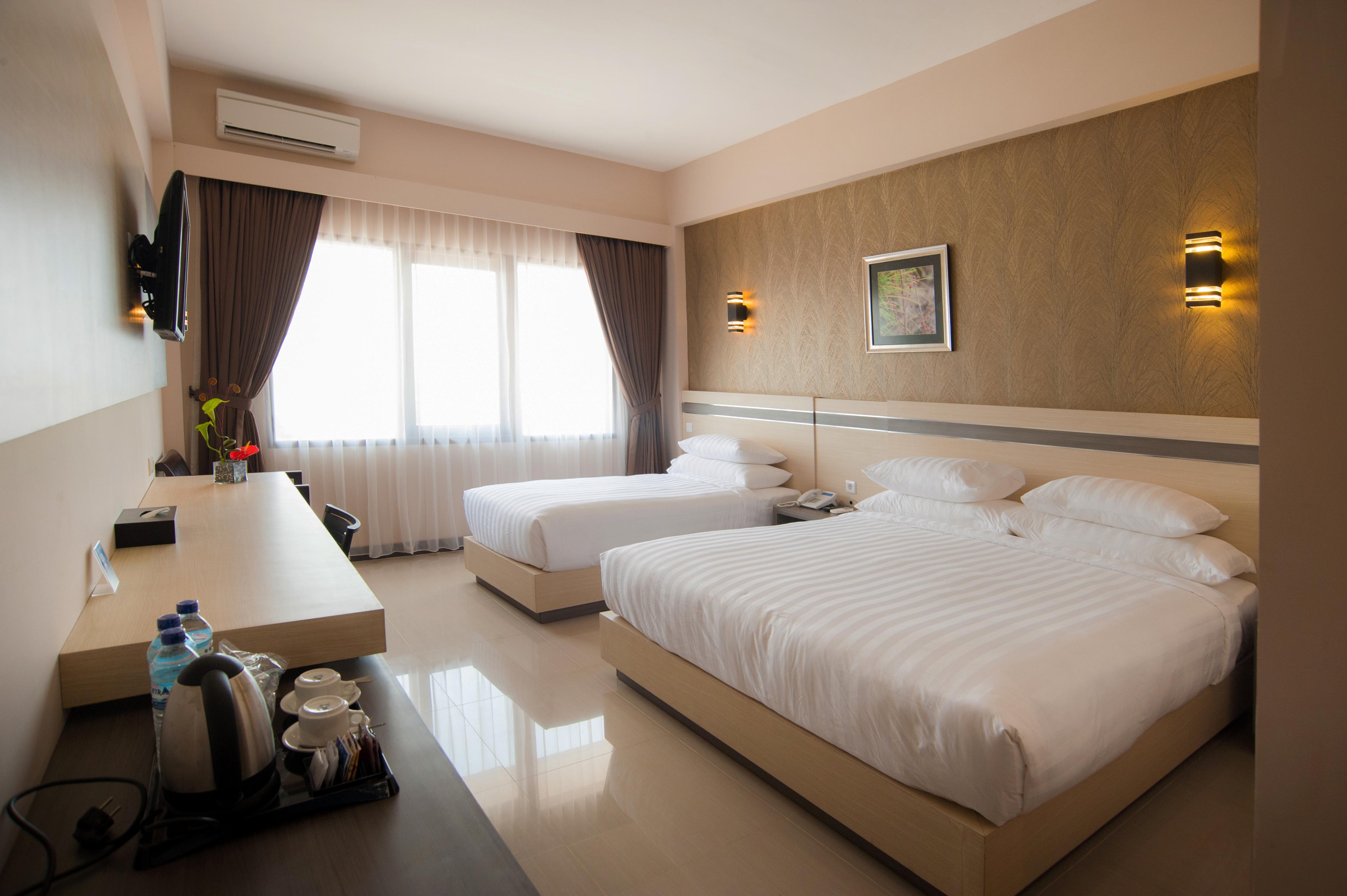 Lombok Raya Hotel Матарам Екстериор снимка