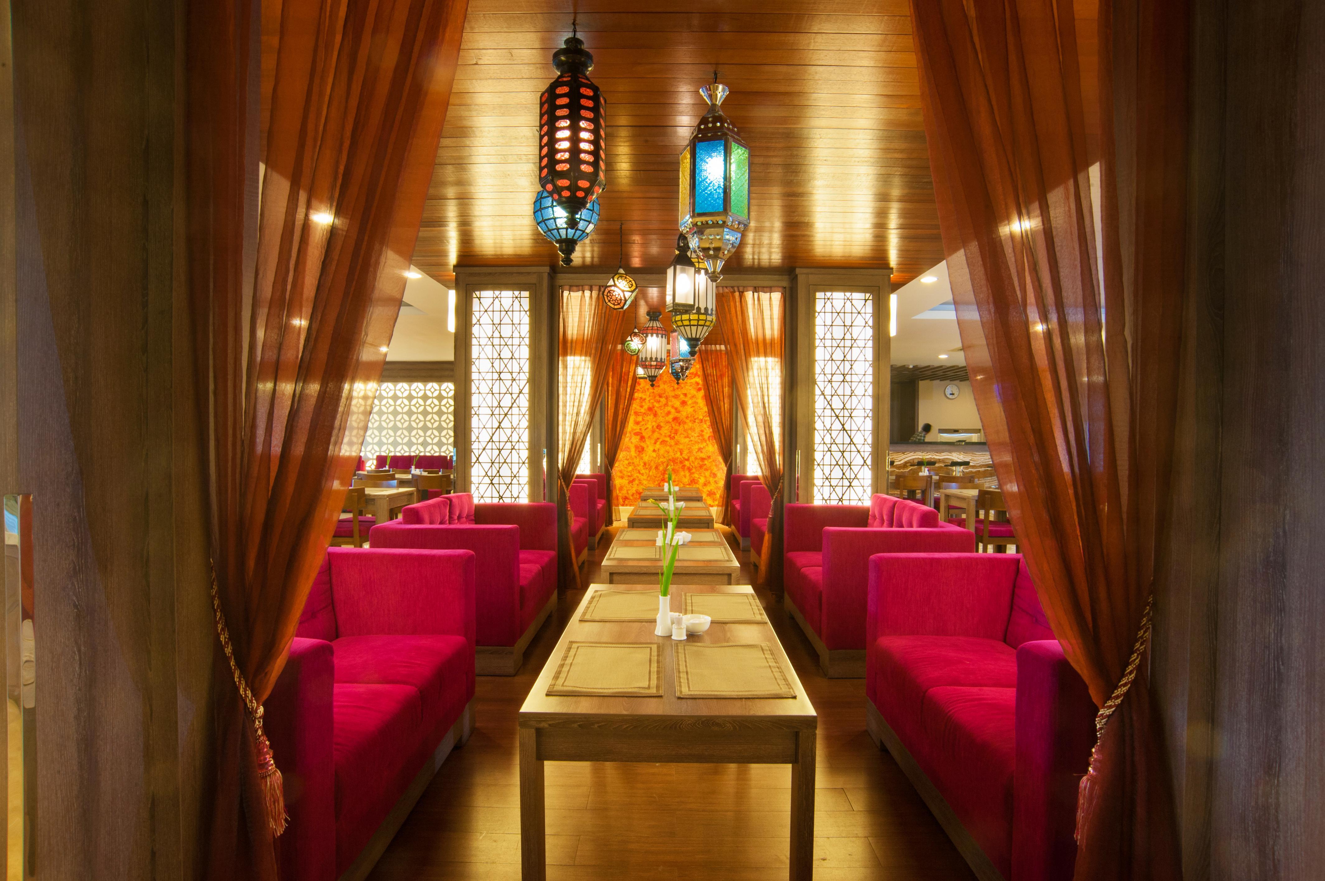 Lombok Raya Hotel Матарам Екстериор снимка