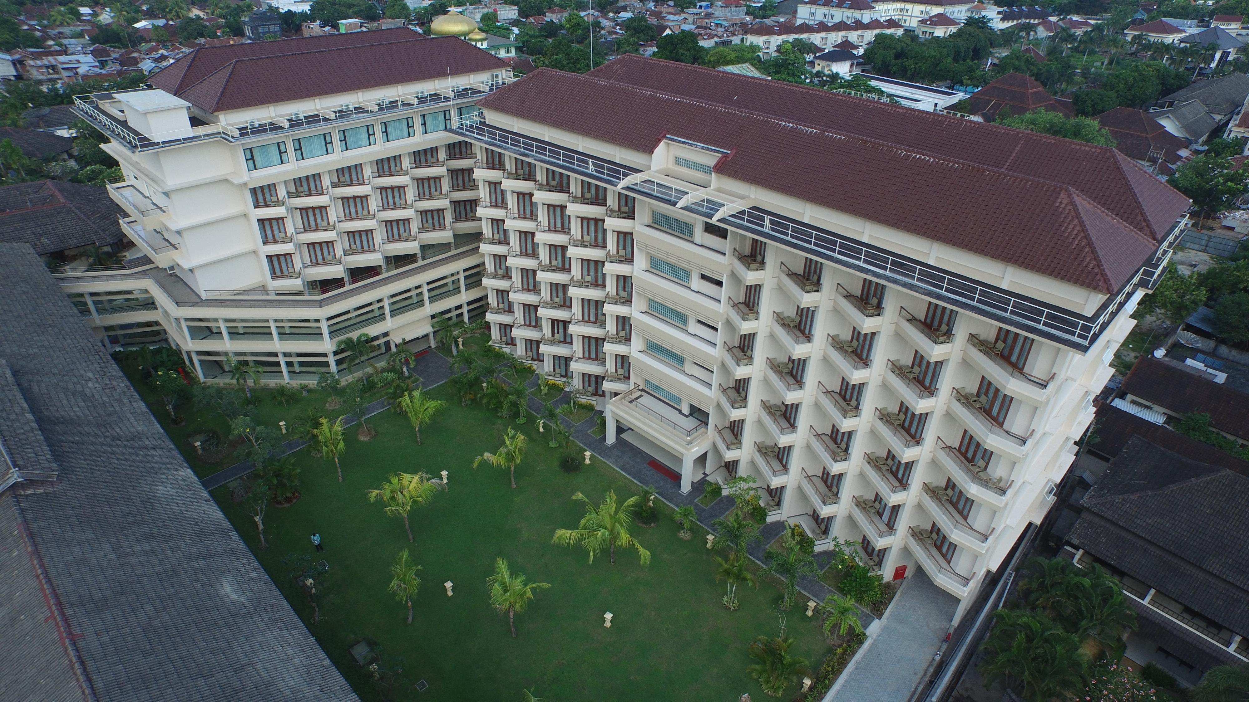 Lombok Raya Hotel Матарам Екстериор снимка