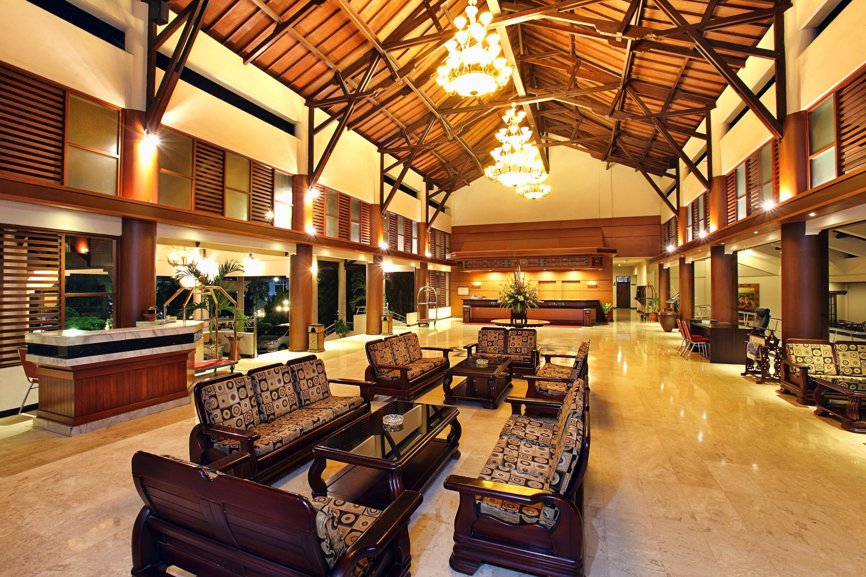 Lombok Raya Hotel Матарам Екстериор снимка