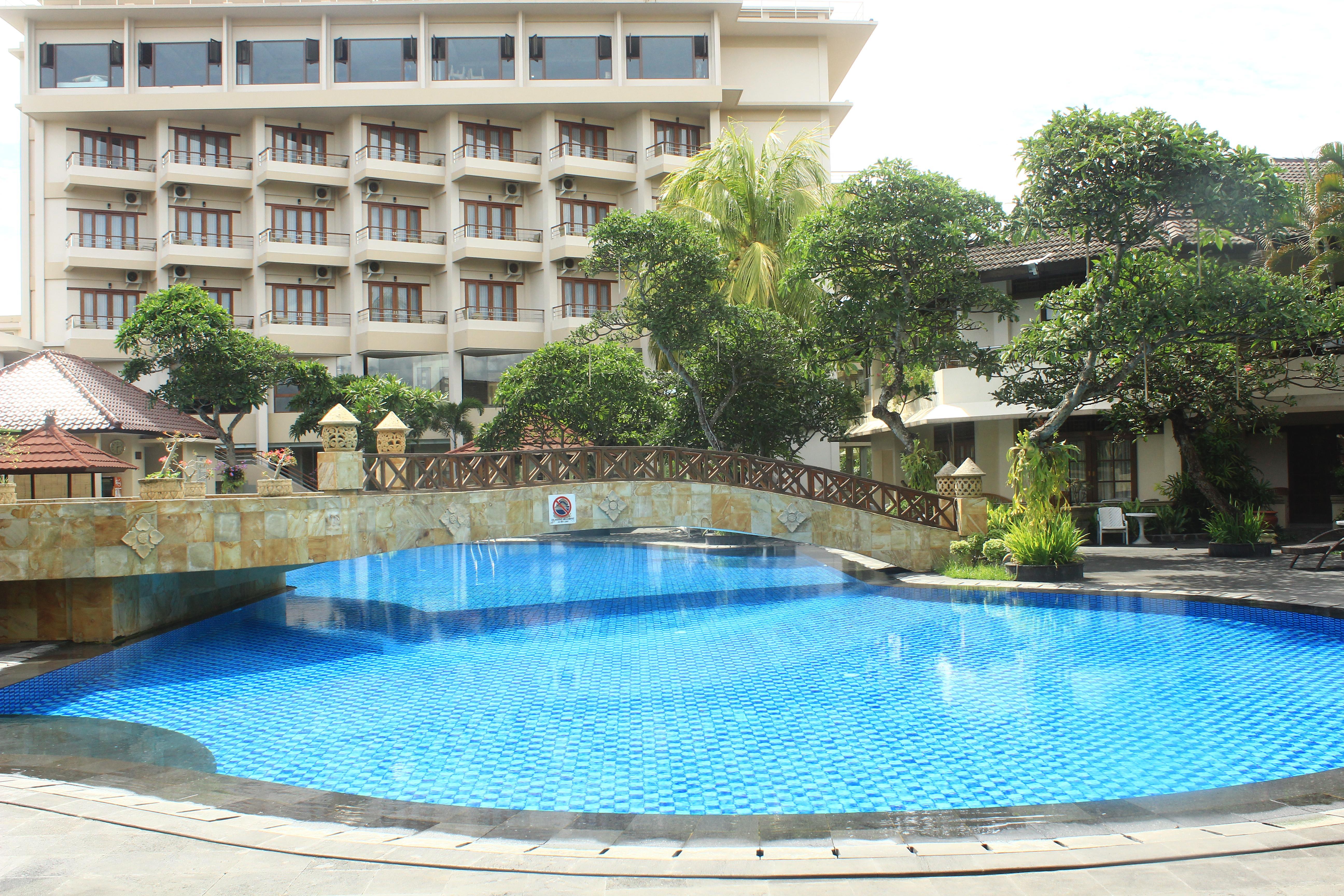 Lombok Raya Hotel Матарам Екстериор снимка