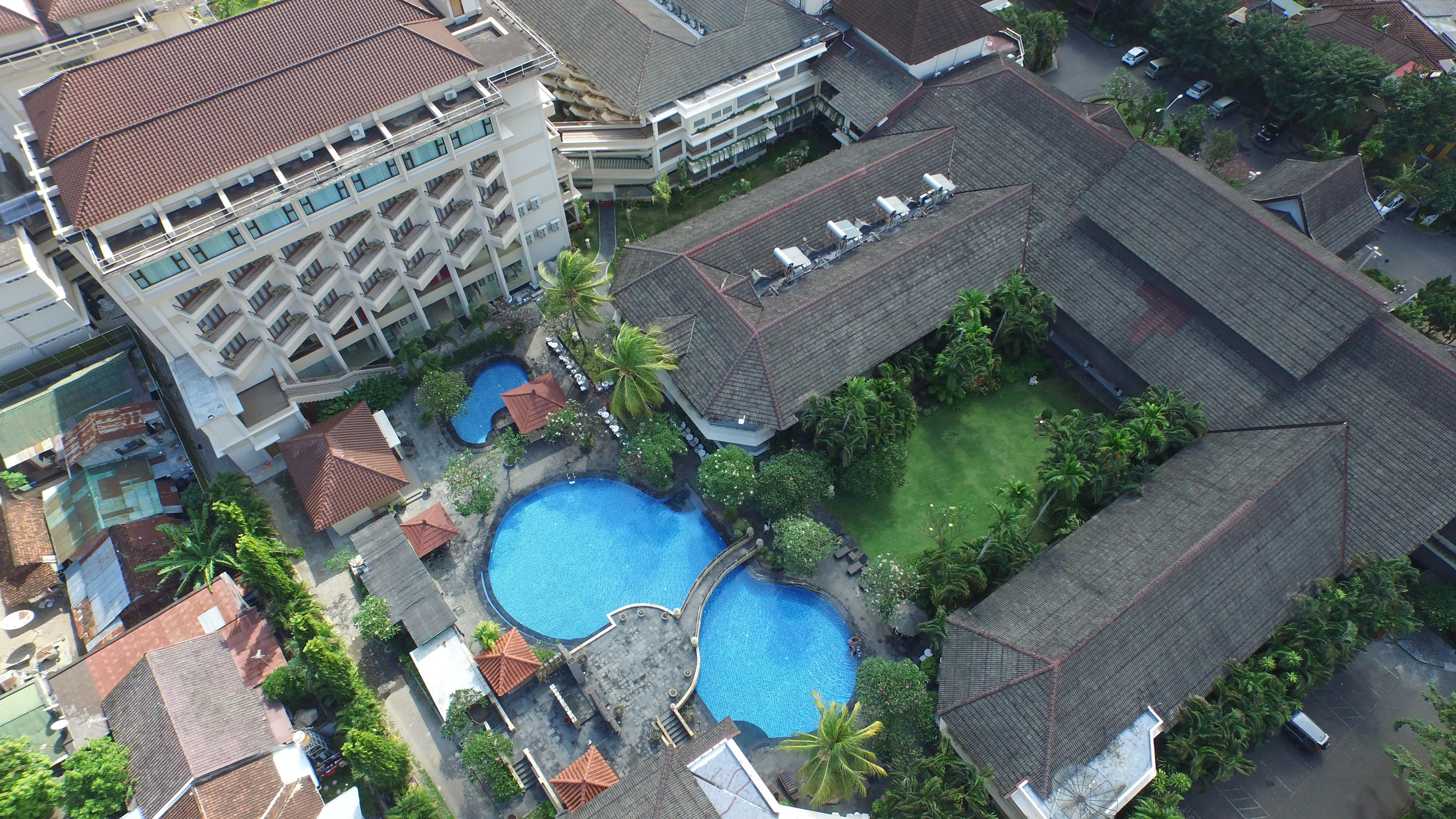 Lombok Raya Hotel Матарам Екстериор снимка
