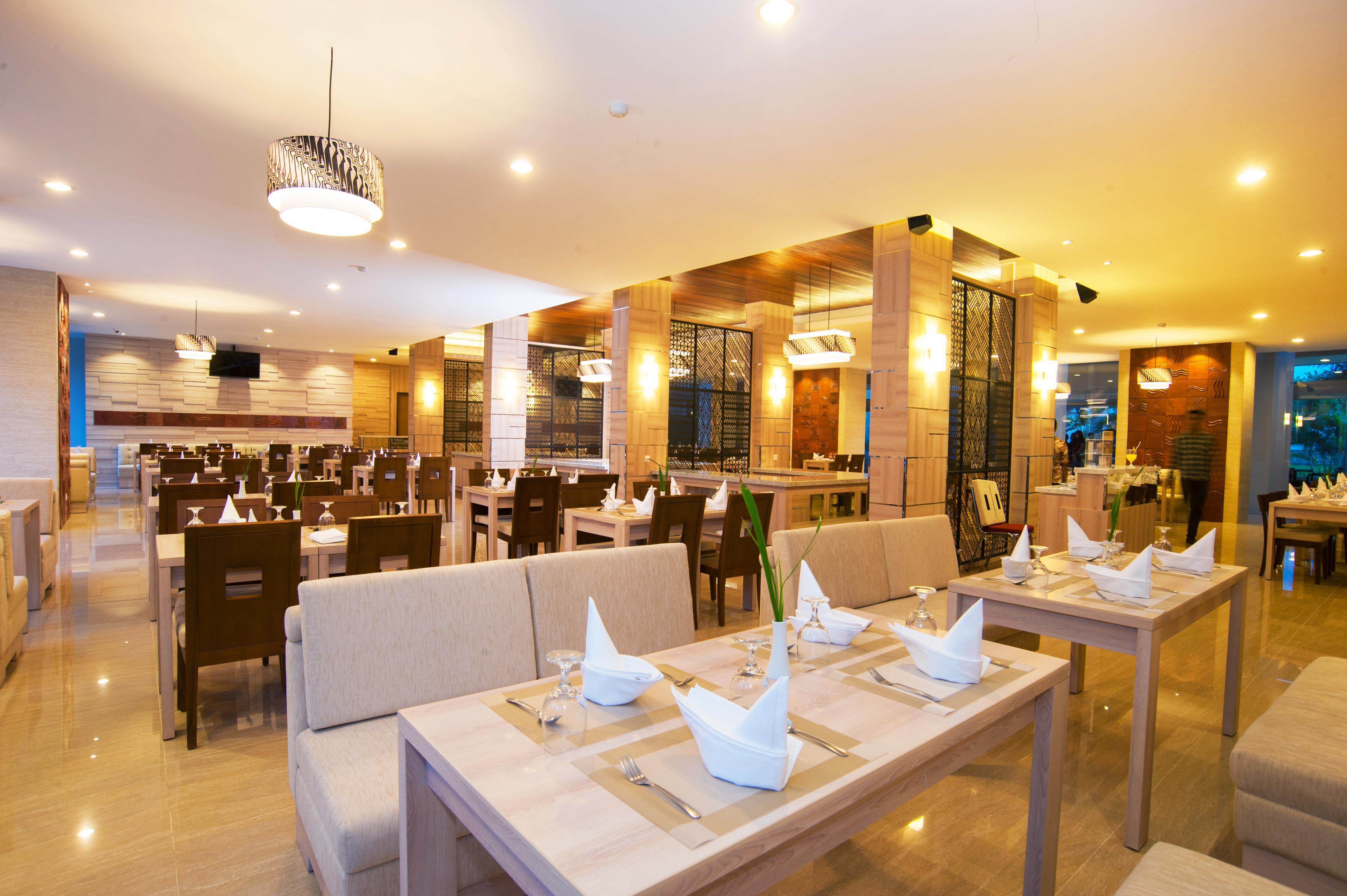 Lombok Raya Hotel Матарам Екстериор снимка