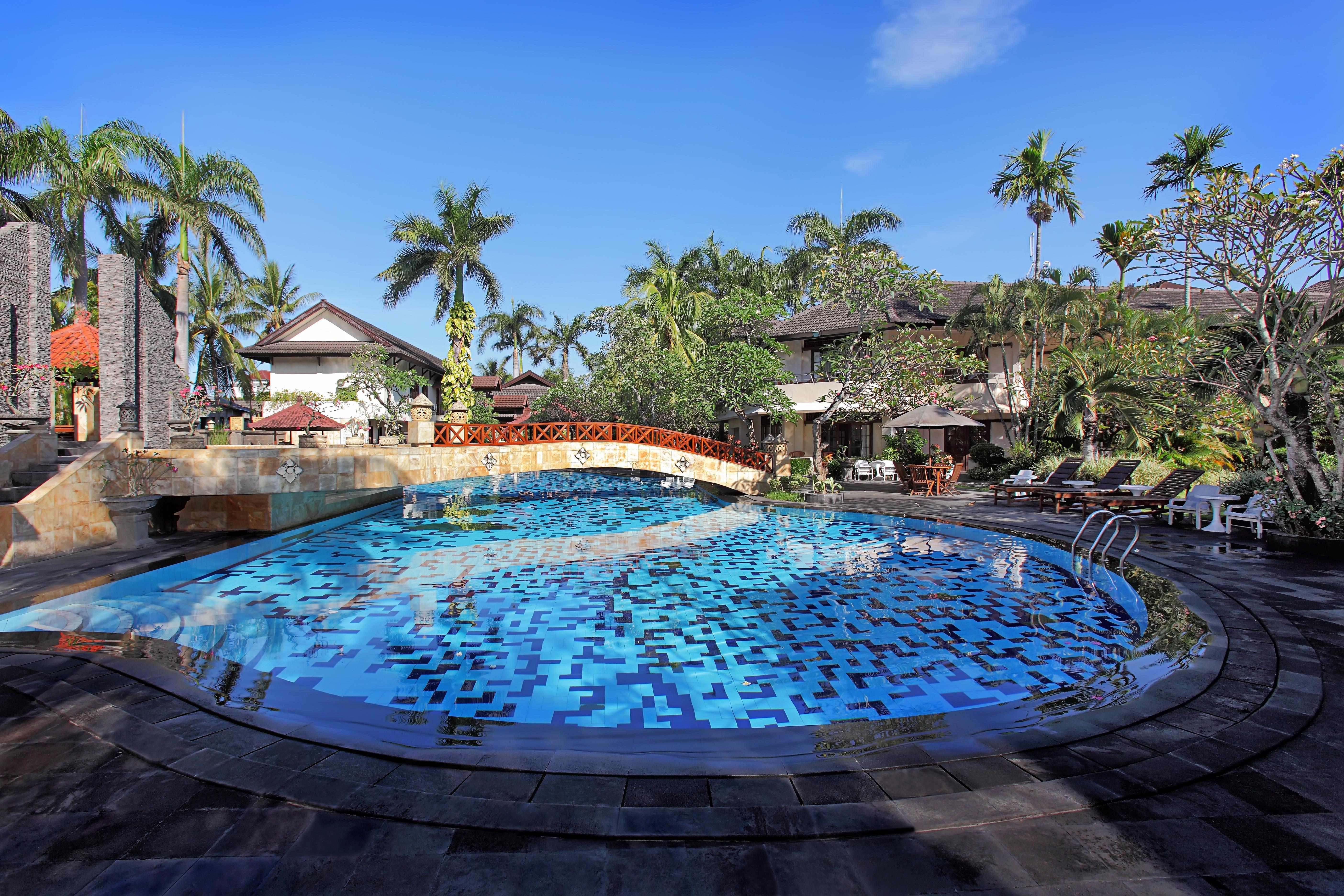 Lombok Raya Hotel Матарам Екстериор снимка