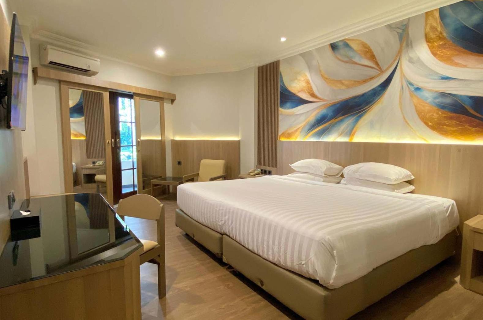 Lombok Raya Hotel Матарам Екстериор снимка