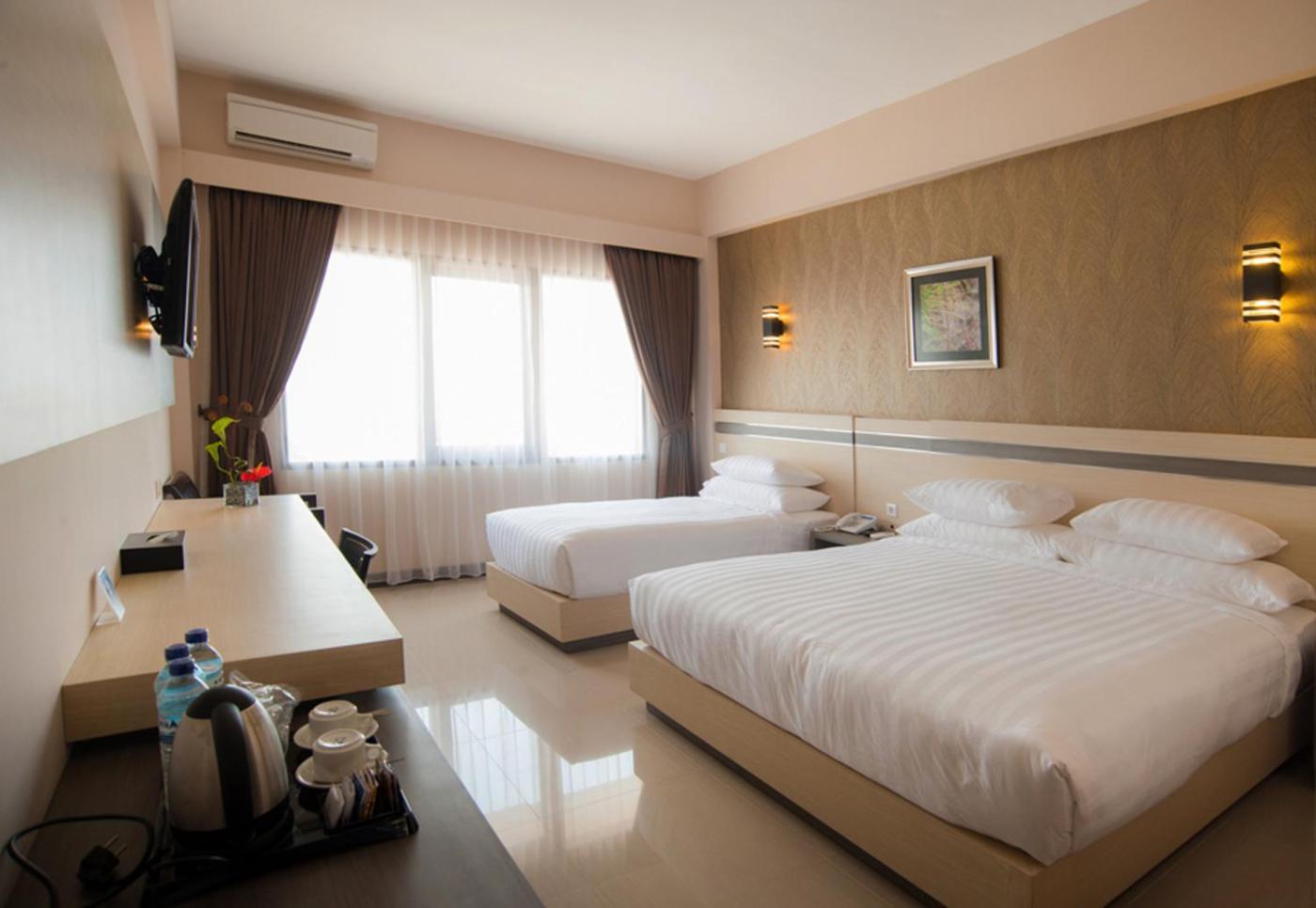 Lombok Raya Hotel Матарам Екстериор снимка