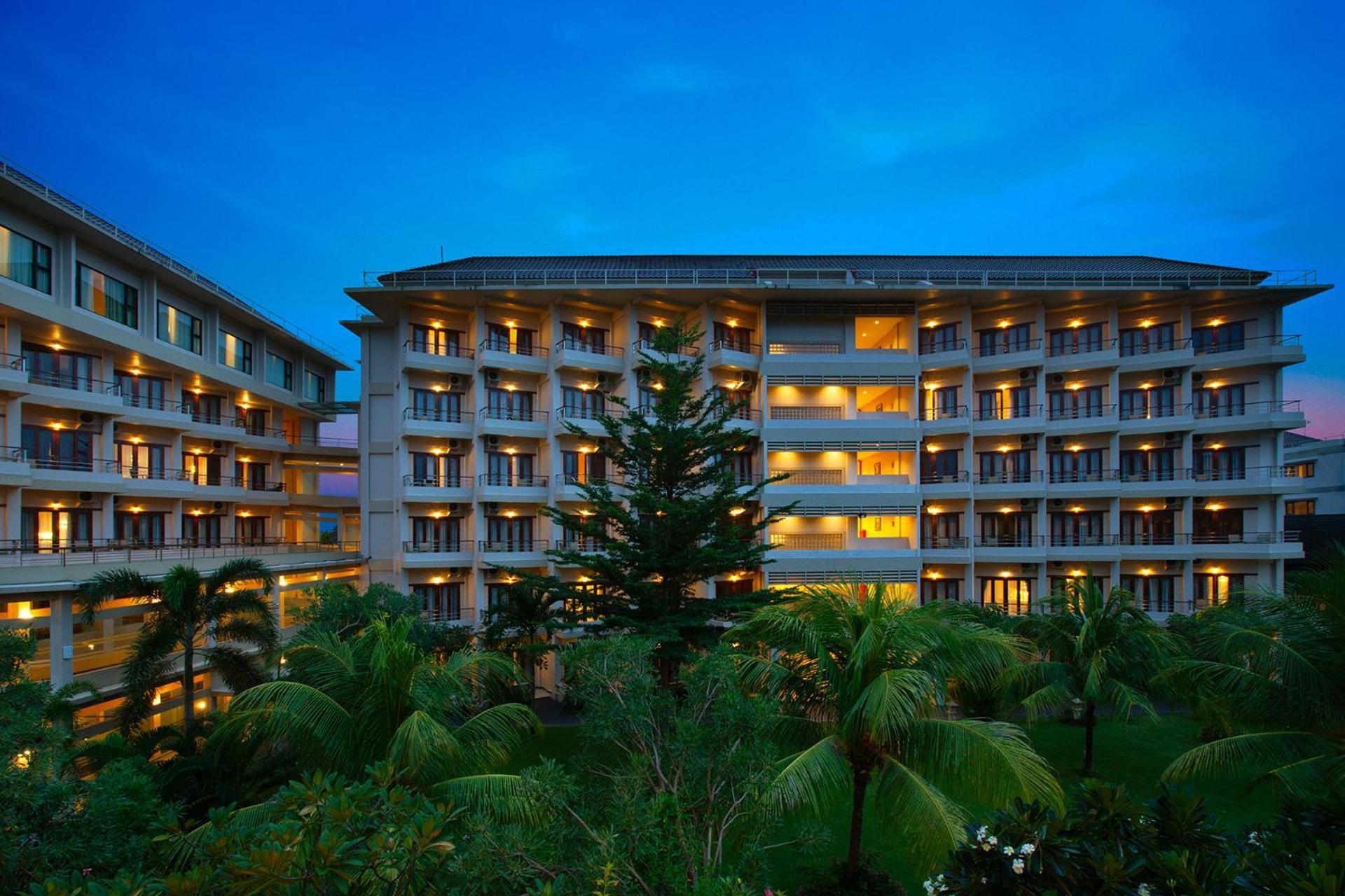Lombok Raya Hotel Матарам Екстериор снимка