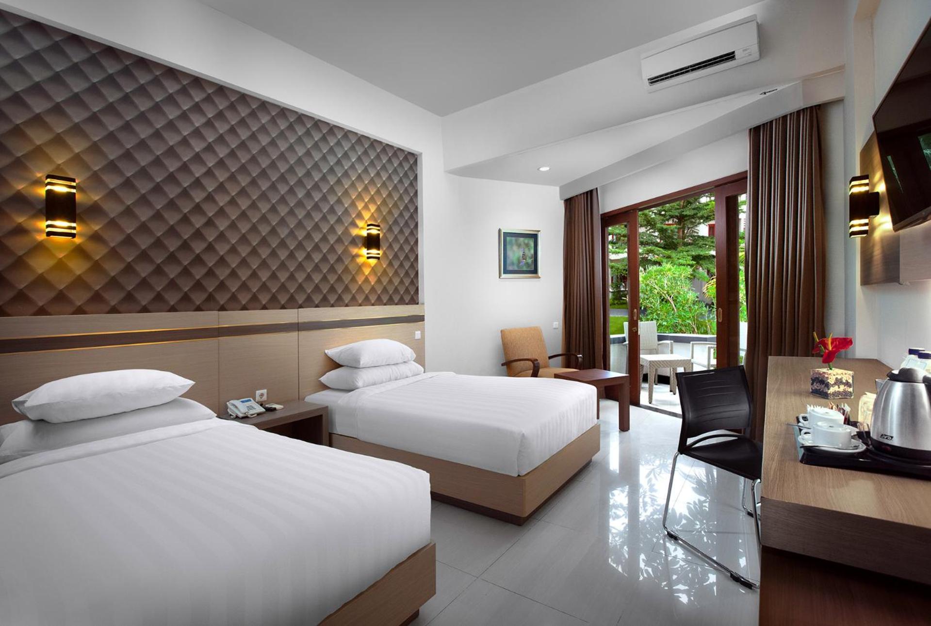 Lombok Raya Hotel Матарам Екстериор снимка