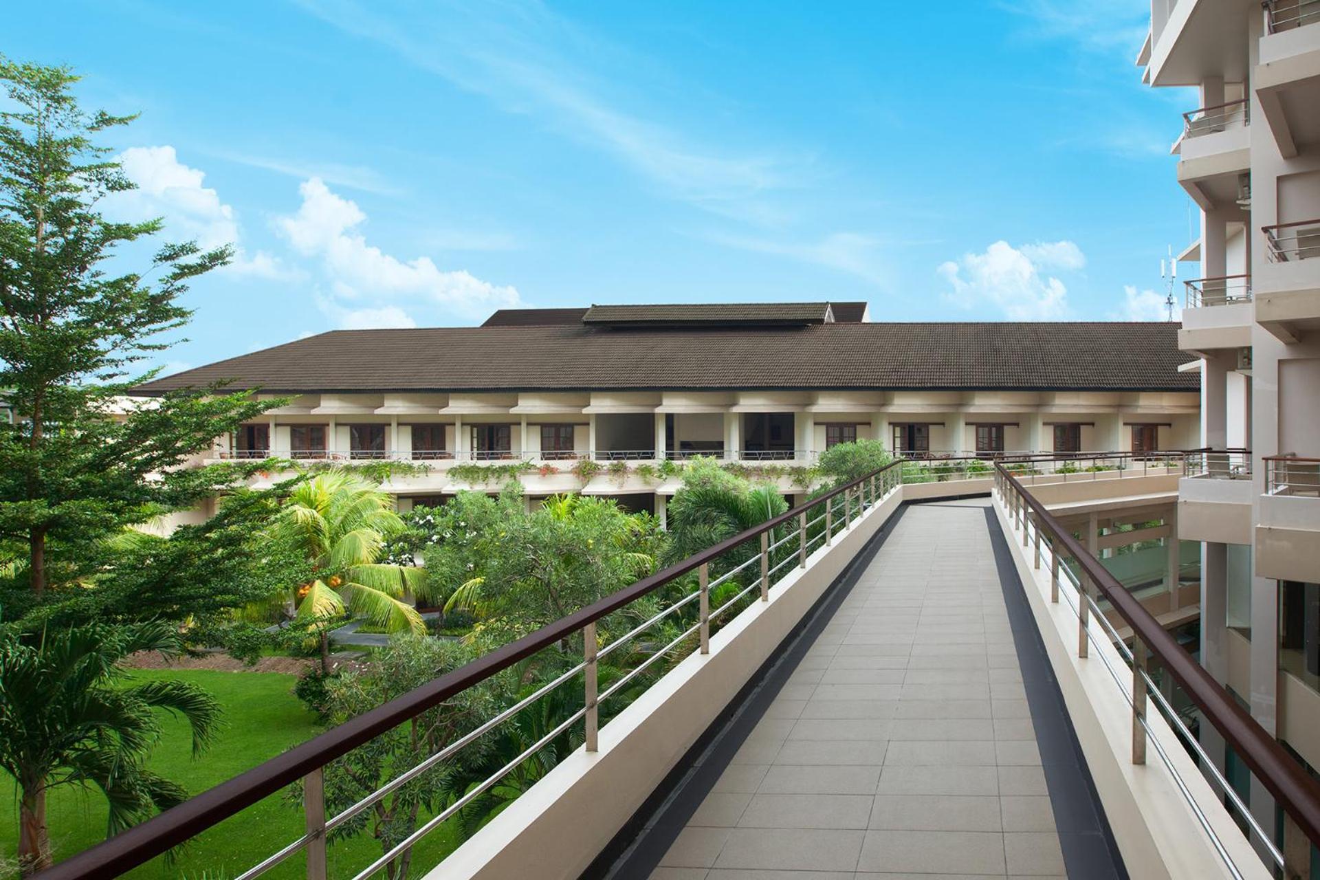 Lombok Raya Hotel Матарам Екстериор снимка
