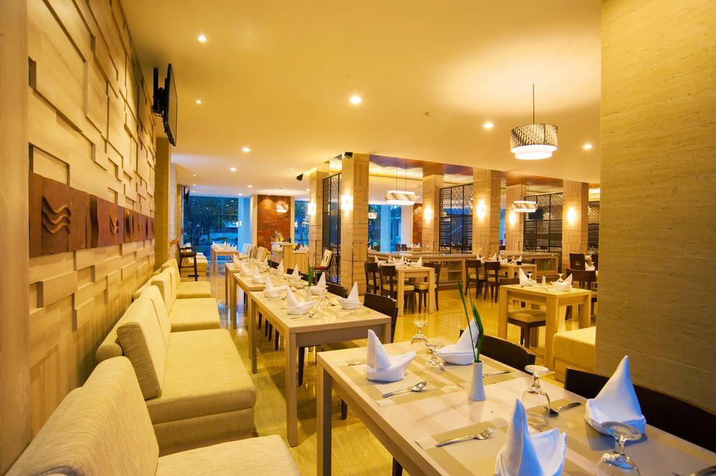 Lombok Raya Hotel Матарам Екстериор снимка