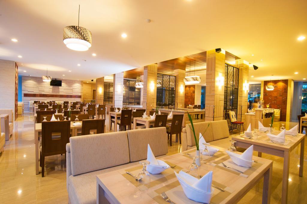 Lombok Raya Hotel Матарам Екстериор снимка
