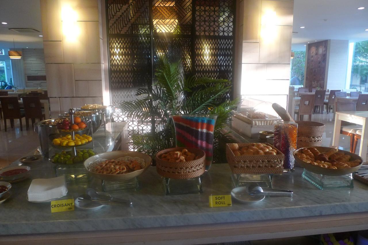 Lombok Raya Hotel Матарам Екстериор снимка