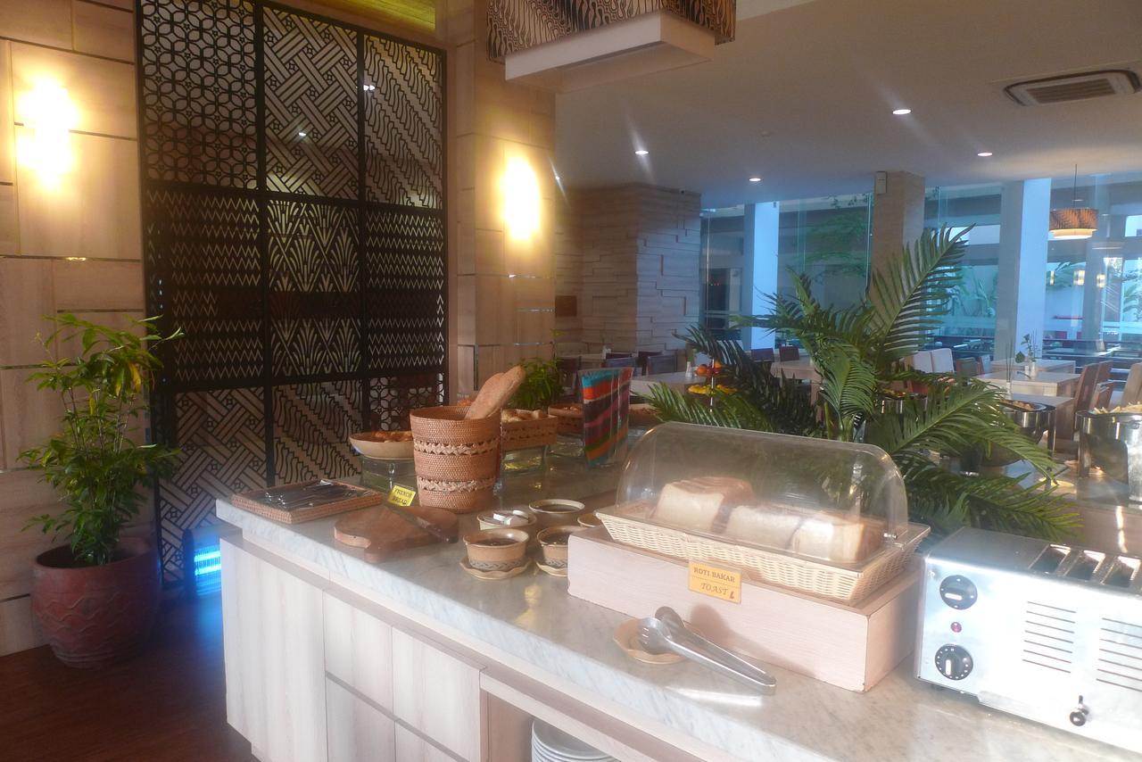 Lombok Raya Hotel Матарам Екстериор снимка