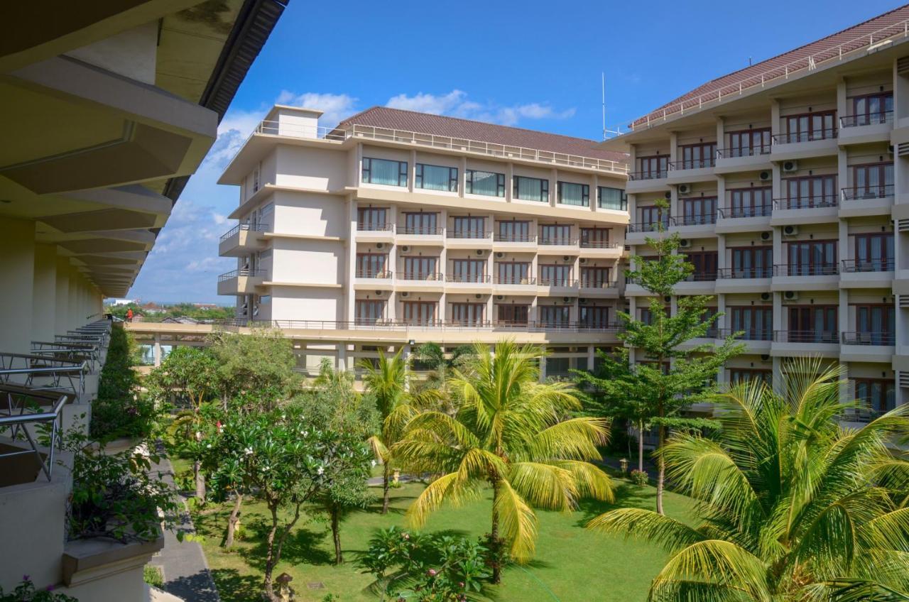 Lombok Raya Hotel Матарам Екстериор снимка