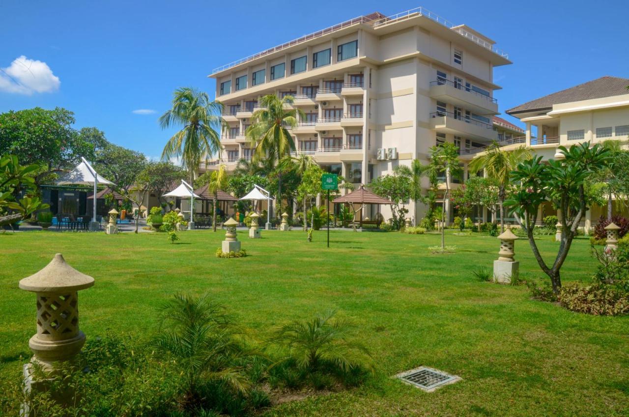 Lombok Raya Hotel Матарам Екстериор снимка